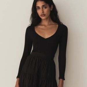 Doen Cilla Tee in Black Quelle Jolie Pointelle